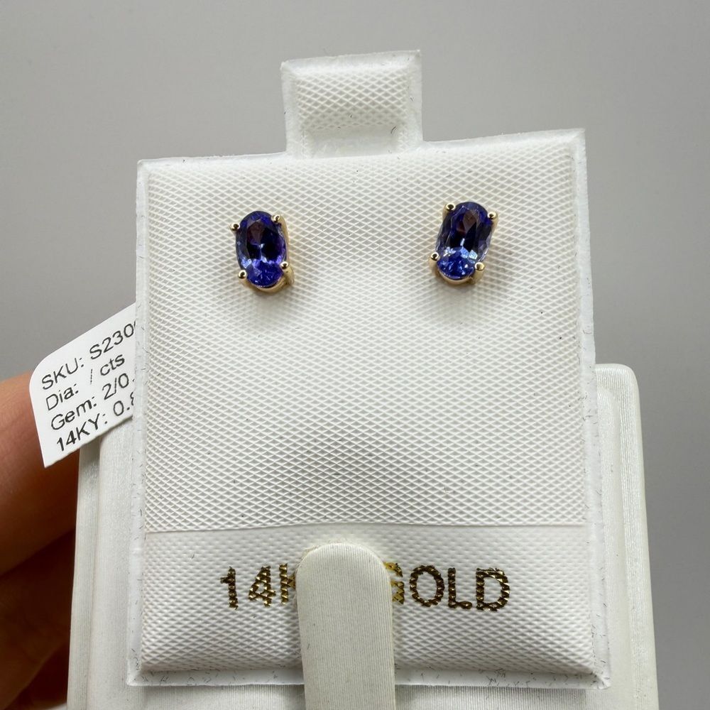 NWT 4x6mm, .91ctw TANZANITE stud earrings in 14kt yellow gold!